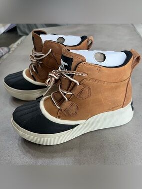 Sorel Women's Out N About IV Class Duck Bootie Size 7.5 New